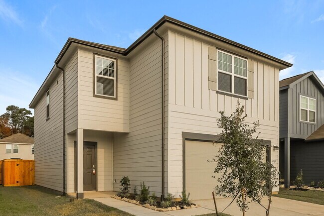 Building Photo - 6163 Pine Cir