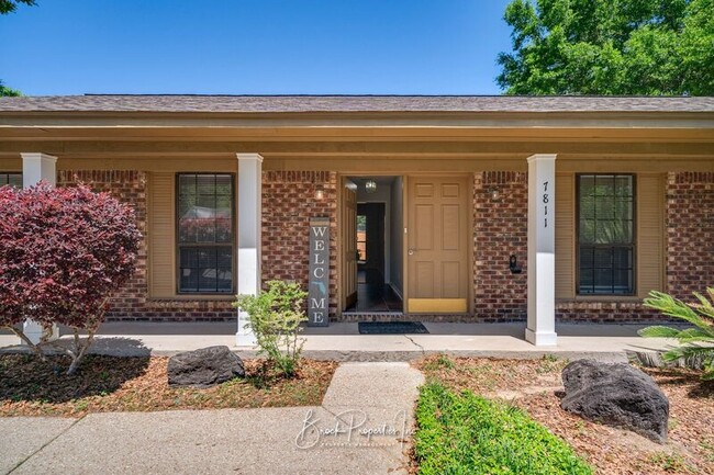 Foto del edificio - 7811 Woodpointe Dr