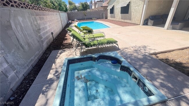 Foto del edificio - 7197 Limestone Rd