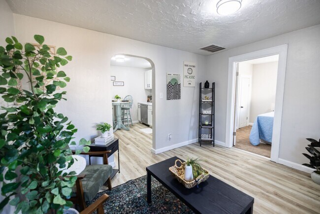 Foto del edificio - Updated 1-bedroom house available $675