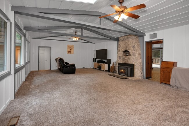 Building Photo - 150 Evergreen Rd