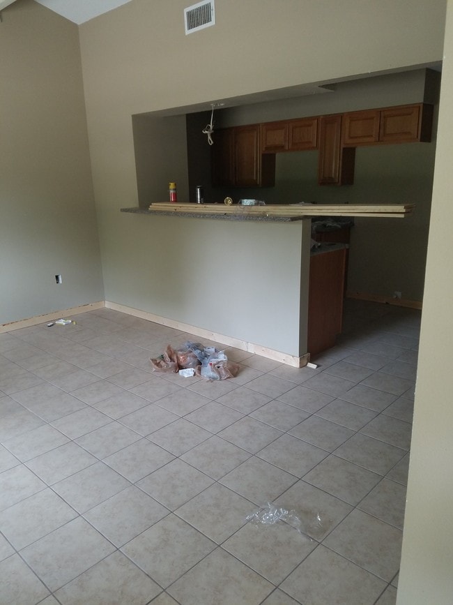 Building Photo - 5557 Charlene Dr