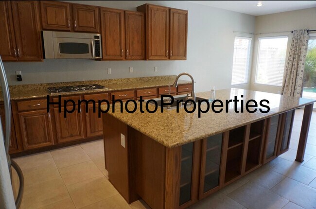 Building Photo - 10737 Hunter Mountain Ave
