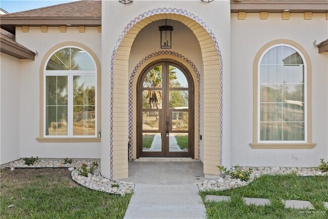 Building Photo - 32 Astrid St