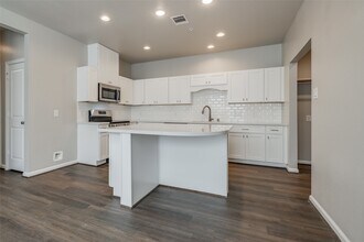 Building Photo - 137 Pk Pl Cir