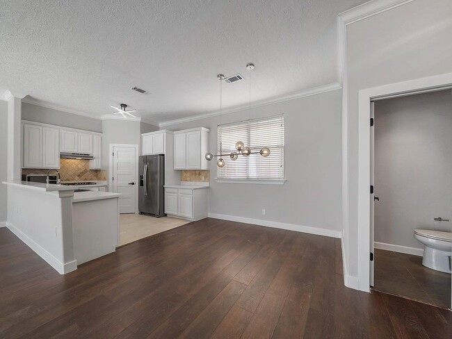 Building Photo - 3006 Chenevert St