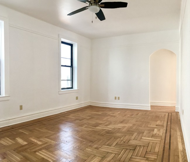 Building Photo - 245 96th St