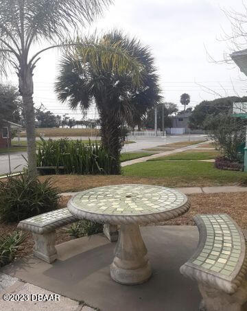 Foto del edificio - 325 Ribault Ave