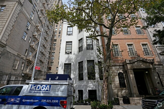 Foto del edificio - 3 E 63rd St