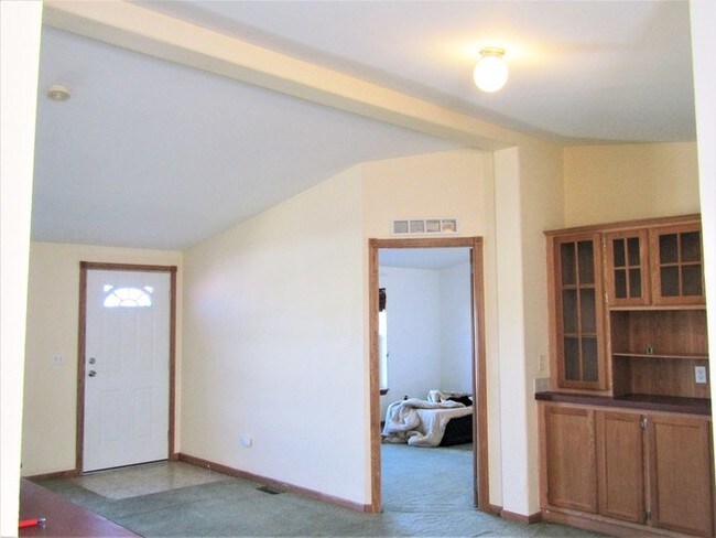 Building Photo - 1047 Carbonera Ave