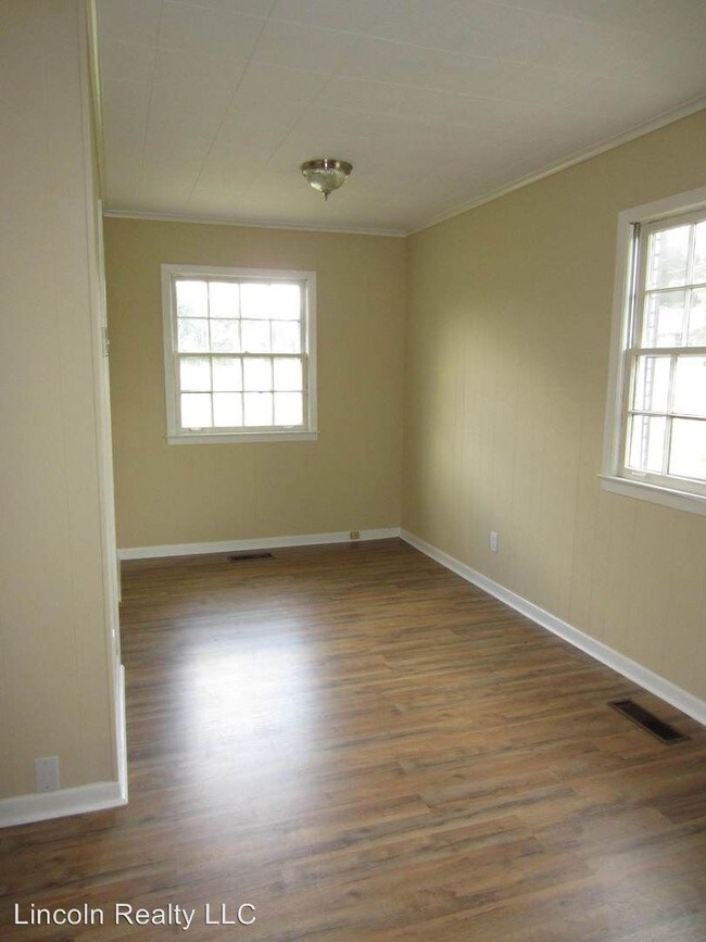 Building Photo - 4 br, 2.5 bath House - 1505 Hickory Rd.
