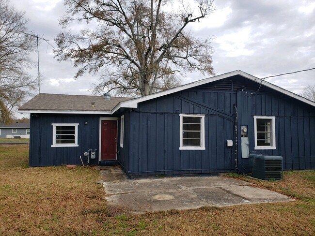 Building Photo - “The Perfect Place to Rent”