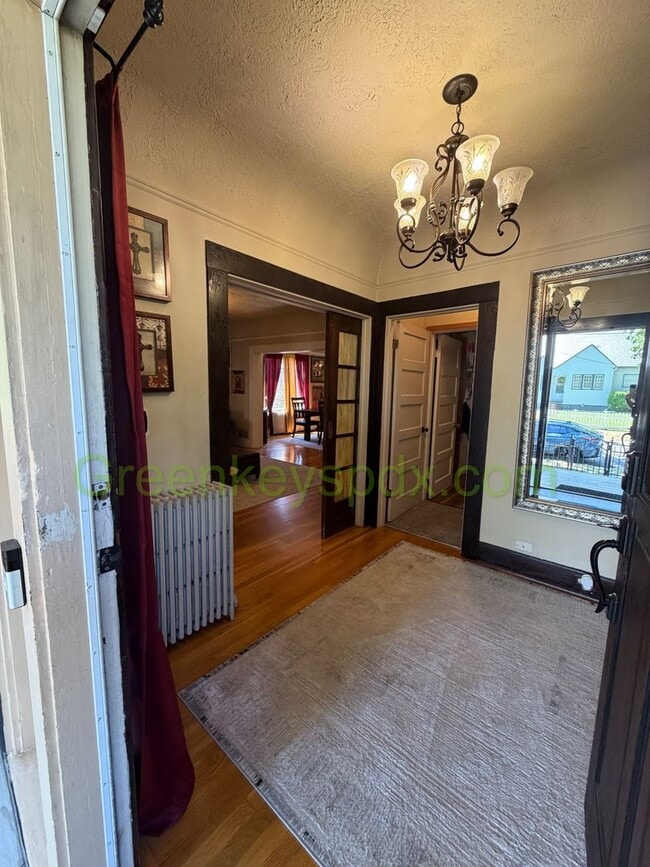Building Photo - Awesome 4-Bed/2-Bath Craftsman Bungalow House Near Alberta District
