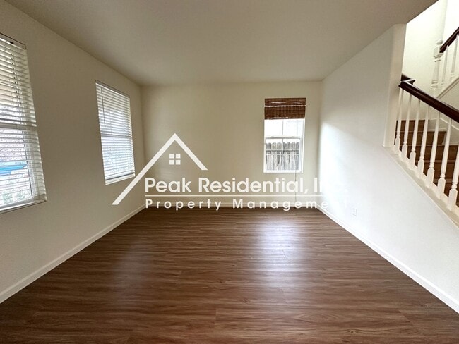 Building Photo - Spacious Marysville 5bd/3ba Home With Loft Area!