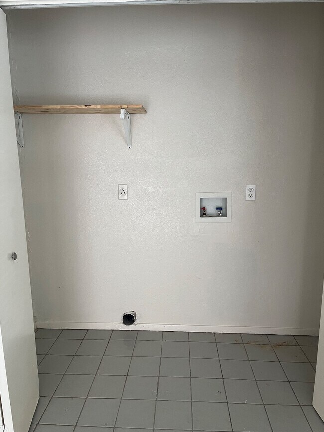 Foto del edificio - 2601 Treasure Hills Blvd