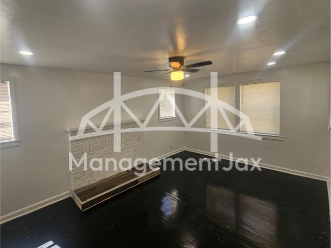 Building Photo - 1025 Powhattan St