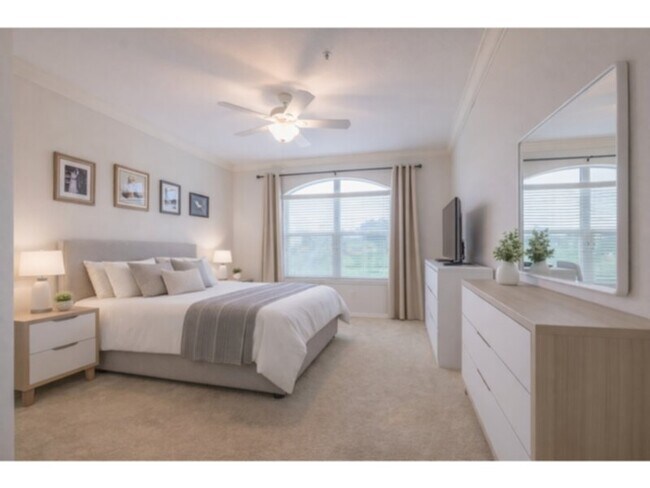 Foto del edificio - 5988 Summerhill - 2 beds unit with elevator access