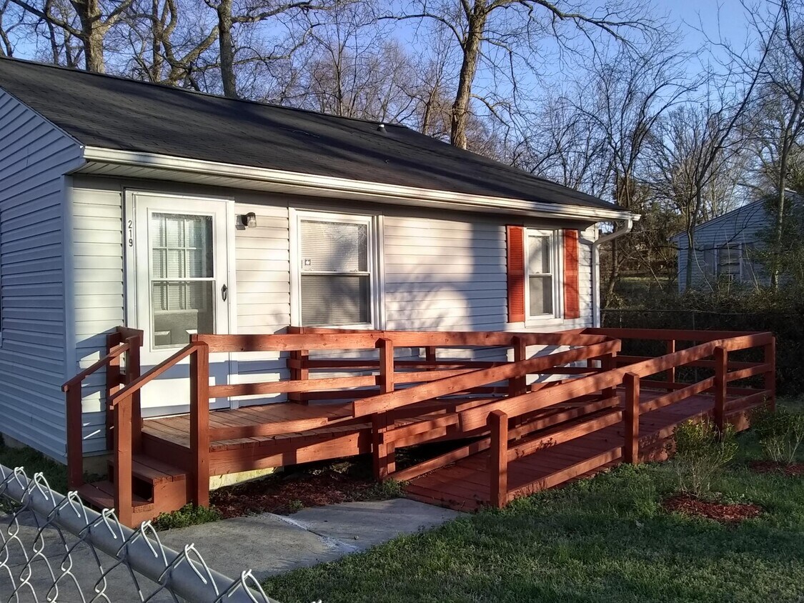 219 White St, Thomasville, NC 27360 House for Rent in Thomasville, NC