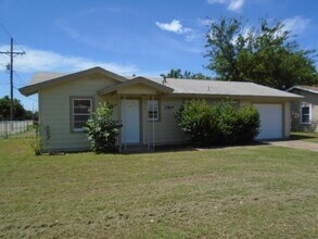 Building Photo - 2801 S 27th St