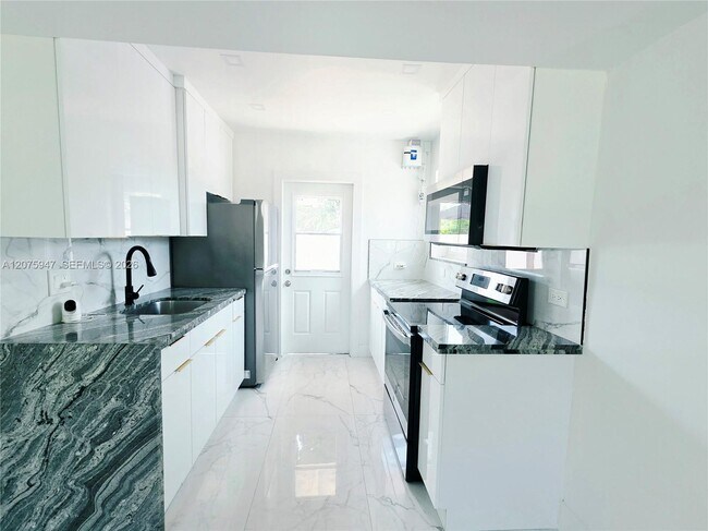 Foto del edificio - 5301 NE 17th Ave