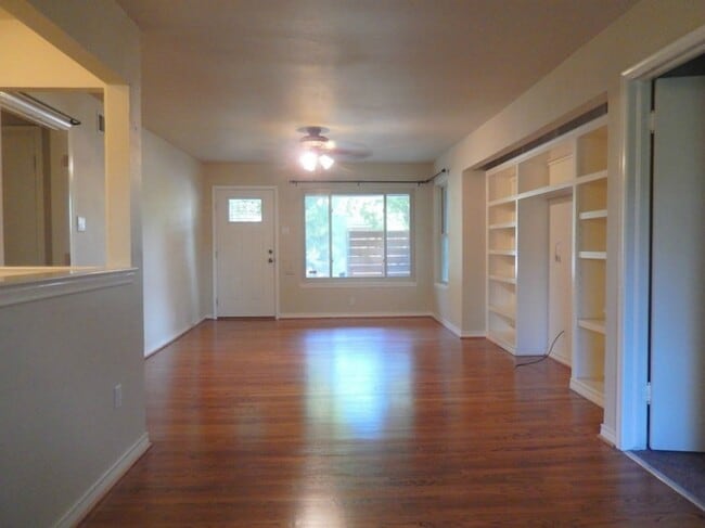 Building Photo - 3115 San Vicente Ave