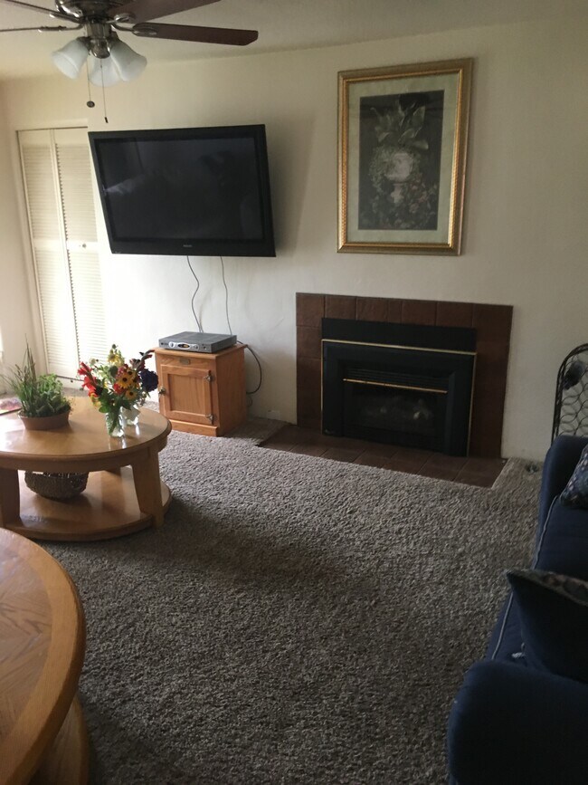 Living Rook - 408 NE D St