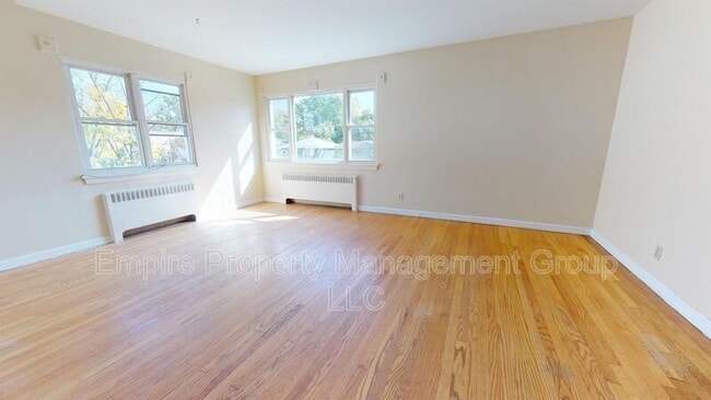 Building Photo - 31 Parkwood St