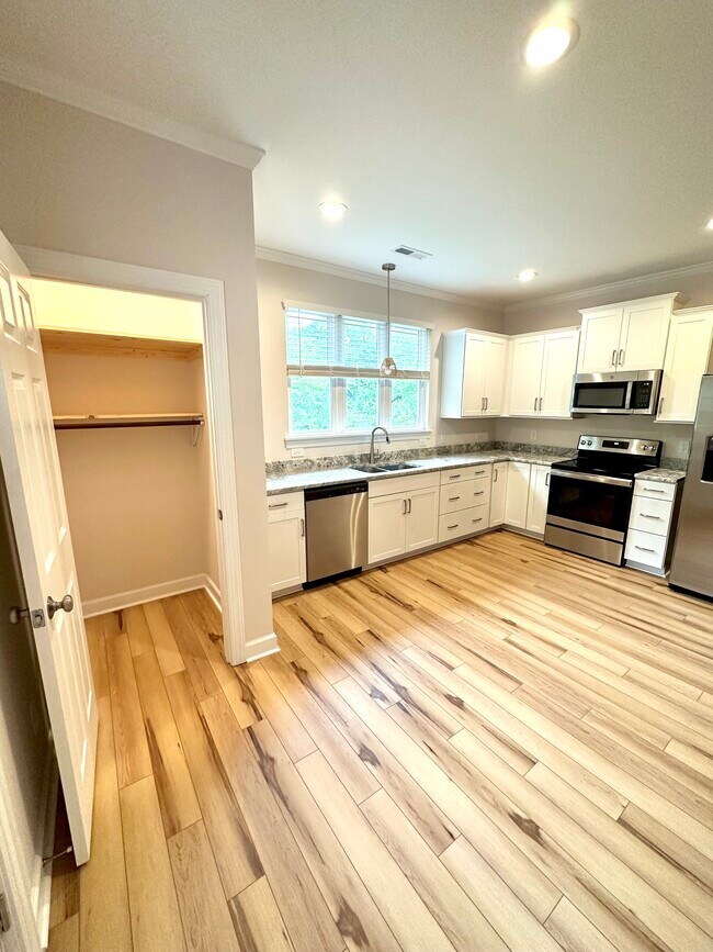 Kitchen - 4119 Peachtree Ave
