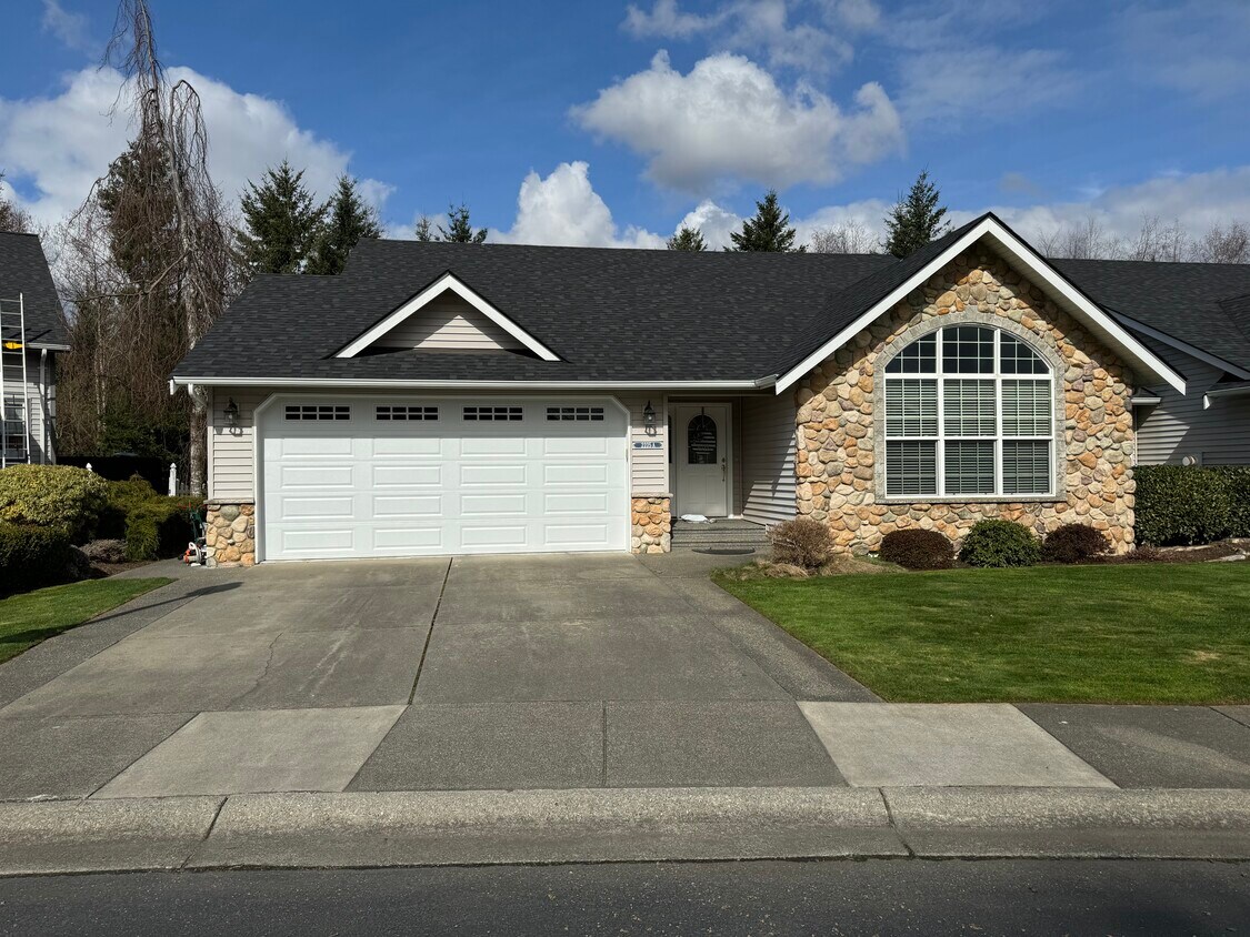 Primary Photo - 2225 James Cir