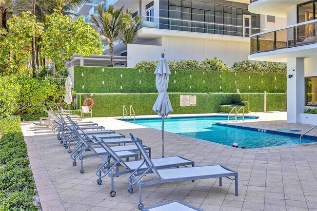 Foto del edificio - 9455 Collins Ave