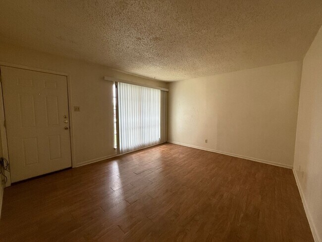 Foto del edificio - 4306 Lake Rd