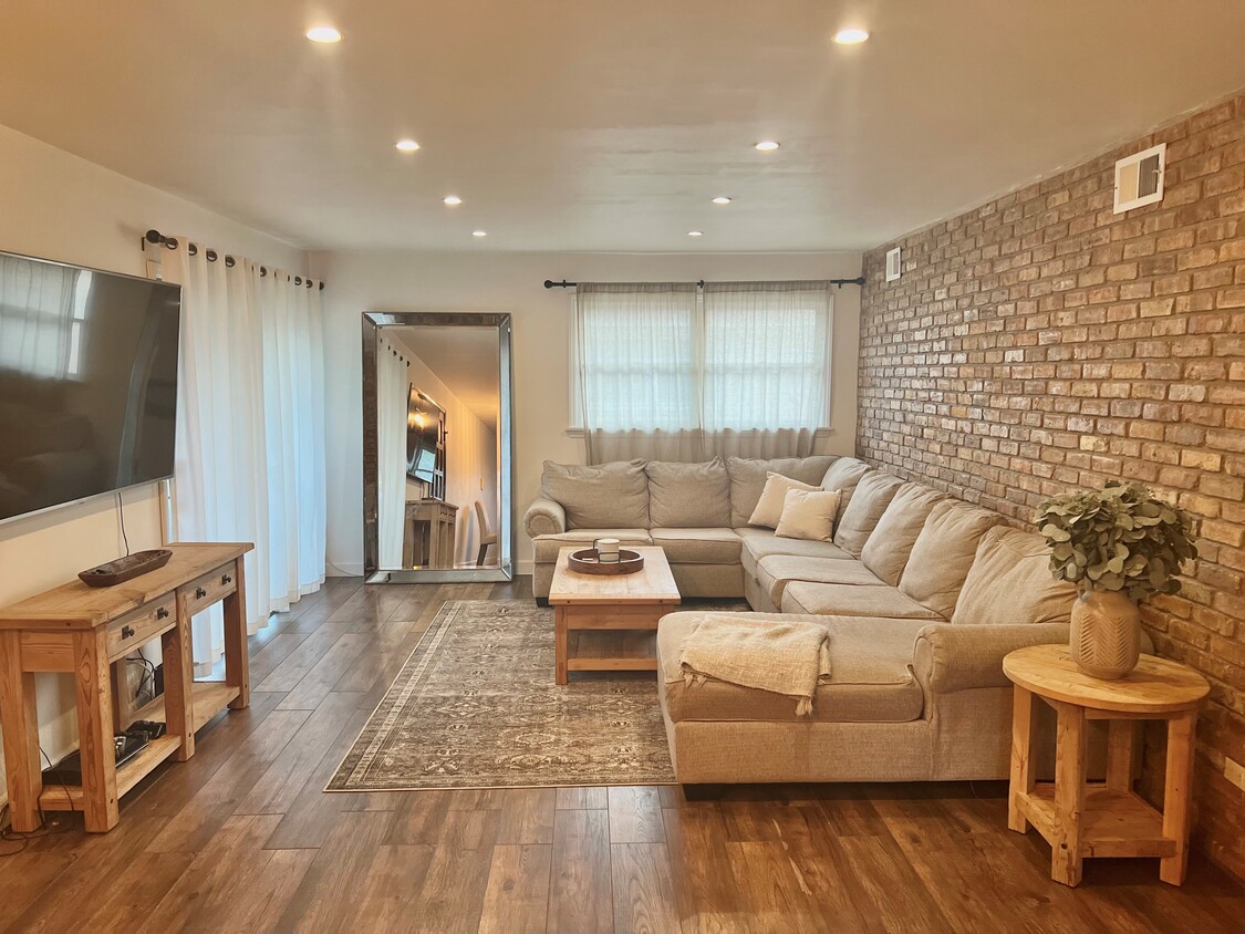 Living room - 5324 W Windsor Ave