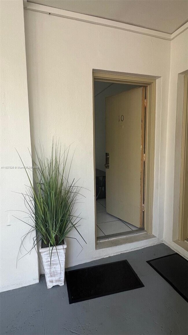 Foto del edificio - 7920 East Dr