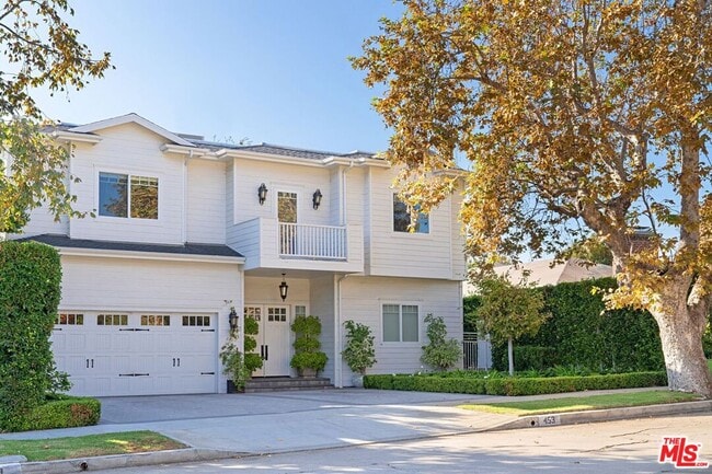 Building Photo - 453 S Bentley Ave