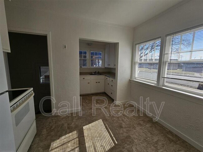 Foto del edificio - 3107 E Nora Ave