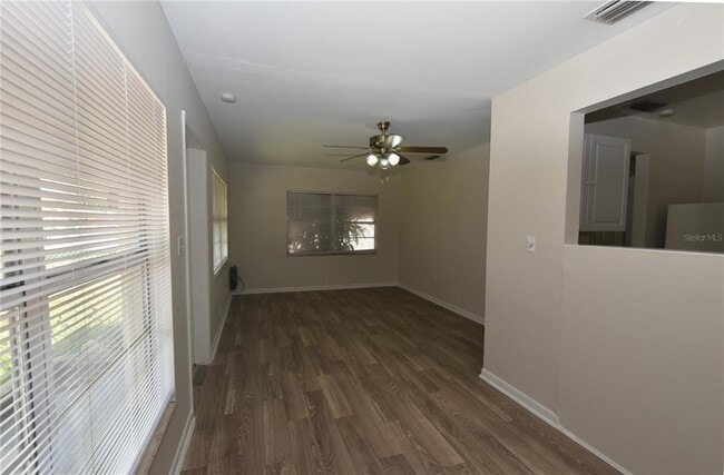 Foto del edificio - 10001 N 22nd St