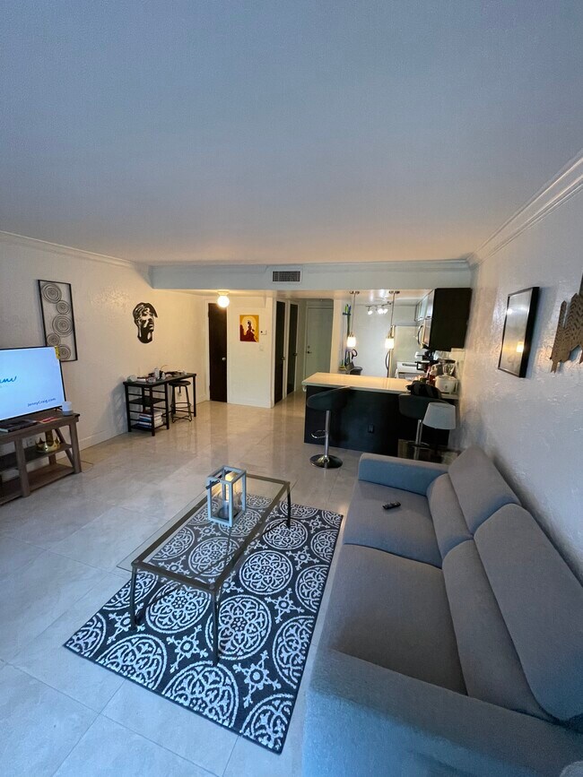 Foto del edificio - 1660 NE 135th St