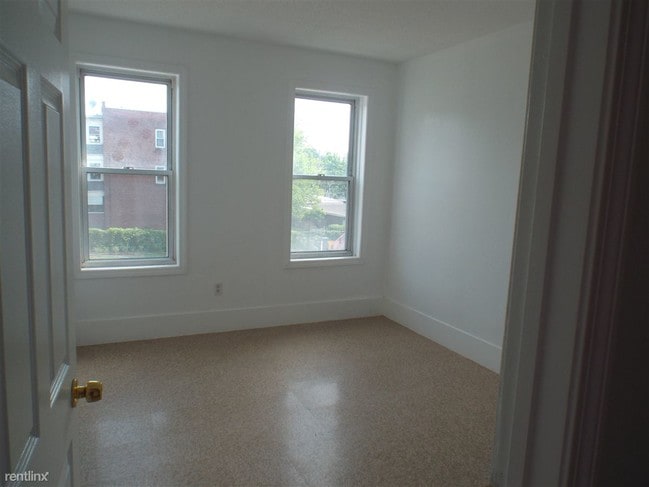 Building Photo - 354 Hampden St