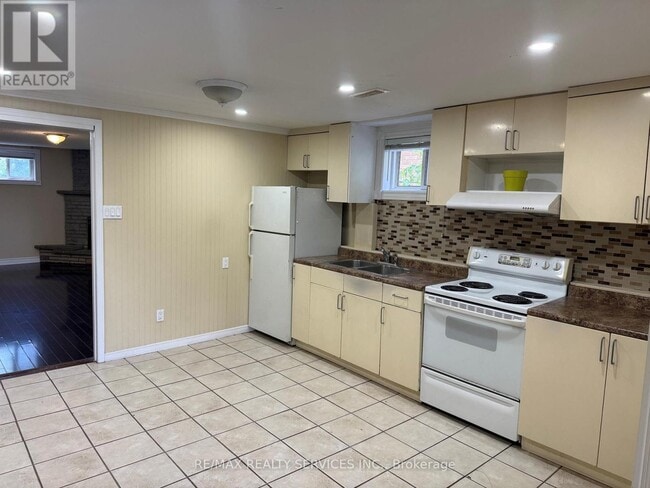 Building Photo - 120 Abell Dr