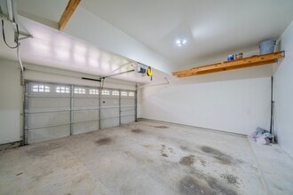 Building Photo - 1415 Sue Barnett Dr