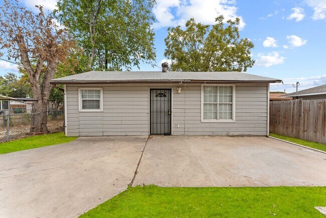 Foto del edificio - 315 Pool Dr