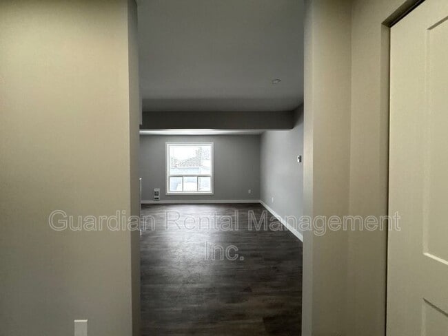 Building Photo - 215 Langworthy St