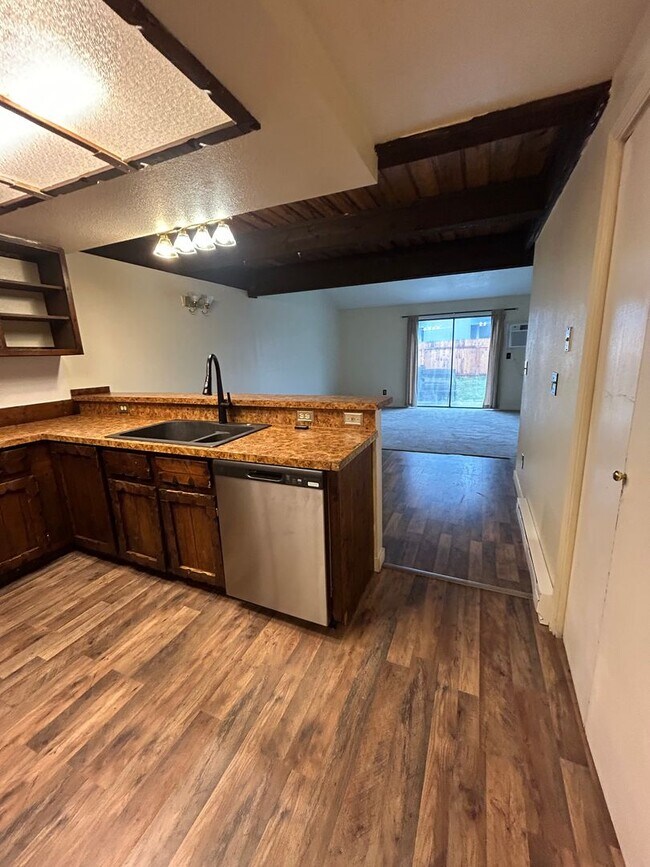 Foto del edificio - 2bed, 1.5 bath Duplex with Garage & Fenced Yard!