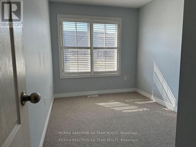 Building Photo - 15 Latitude Ln