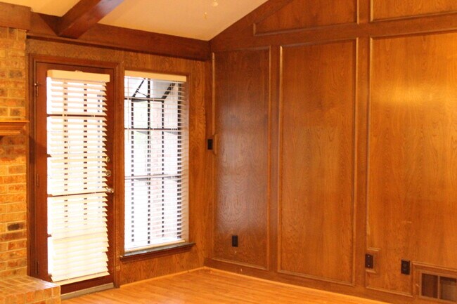 Building Photo - Maximum comfort and convenience