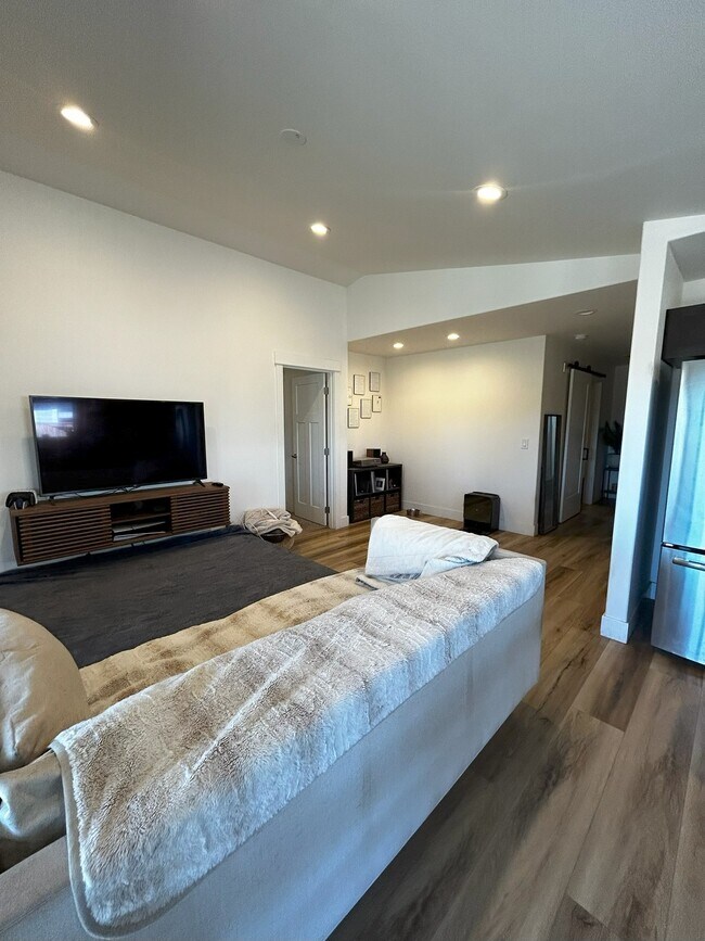 Building Photo - 51772 Mountain Pne St