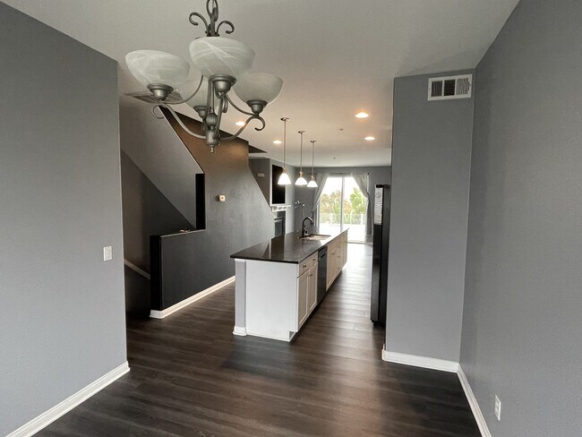 Foto del edificio - 810 Harbor Cliff Way