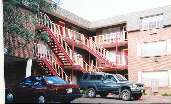 Primary Photo - Traci-lea Apts.