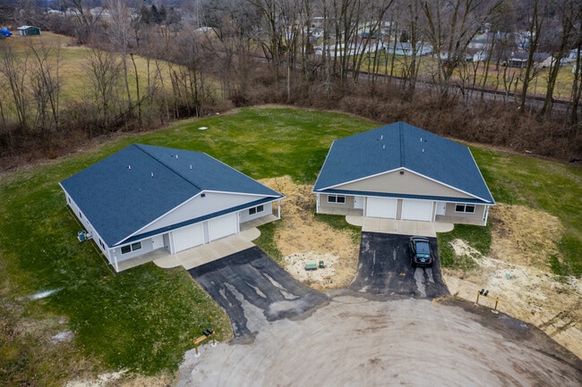Building Photo - 4787 Tyrone Rd