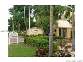 Building Photo - 9351 Fontainebleau Blvd